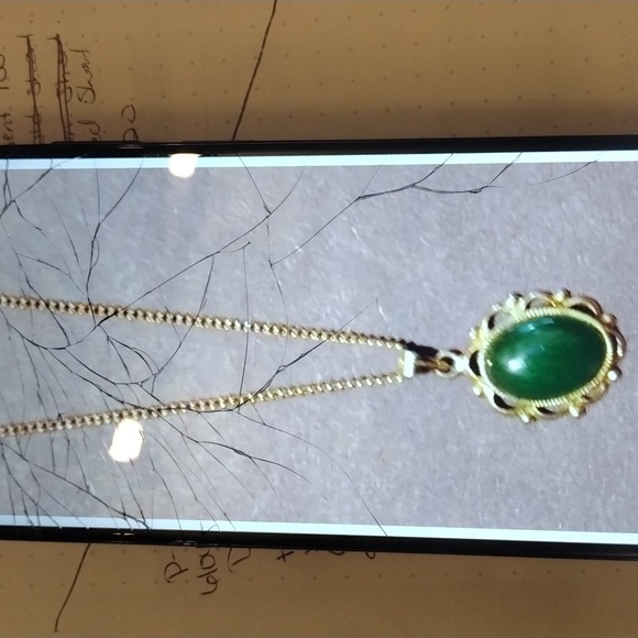 Vintage Jade pendant with 18in 12ktgf chain & one extra jade gold filled pendant - Picture 5 of 6